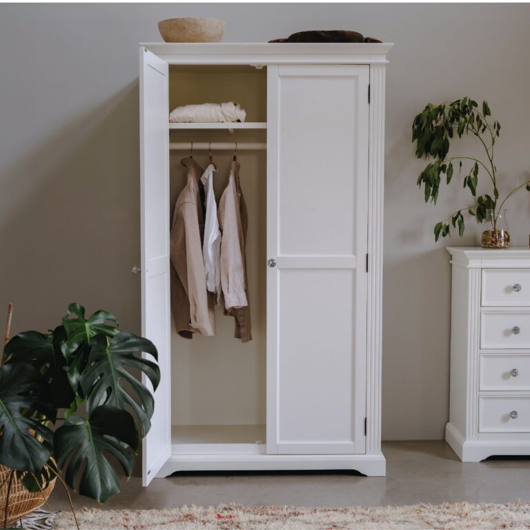 Georgian Style double wardrobe in white with crystal handles