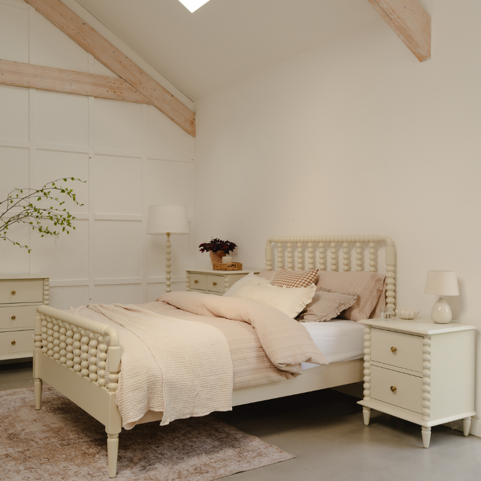 Cromwell Bed in Linen